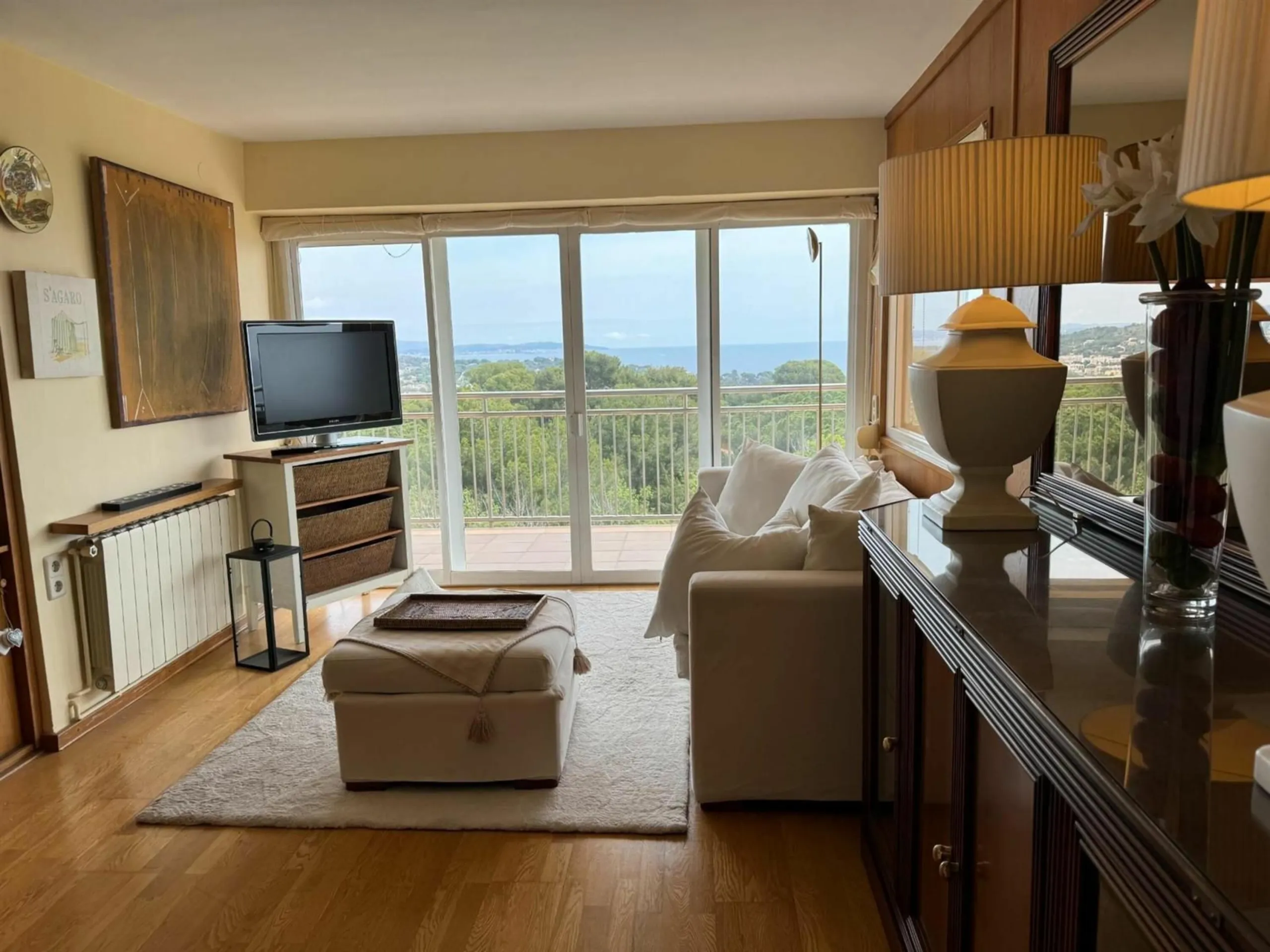 Bright corner apartment with beautiful sea views in Sant Feliu de Guixols, Costa Brava