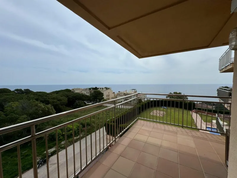 Bright corner apartment with beautiful sea views in Sant Feliu de Guixols, Costa Brava