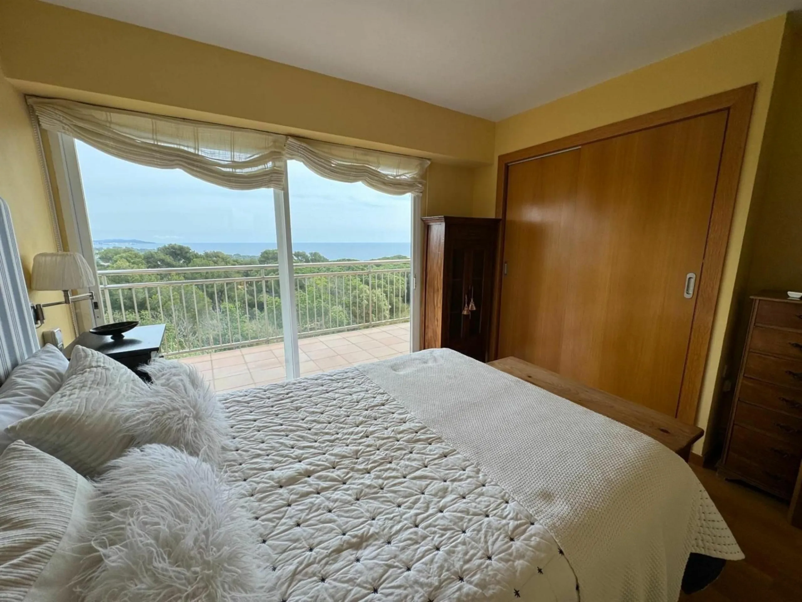 Bright corner apartment with beautiful sea views in Sant Feliu de Guixols, Costa Brava