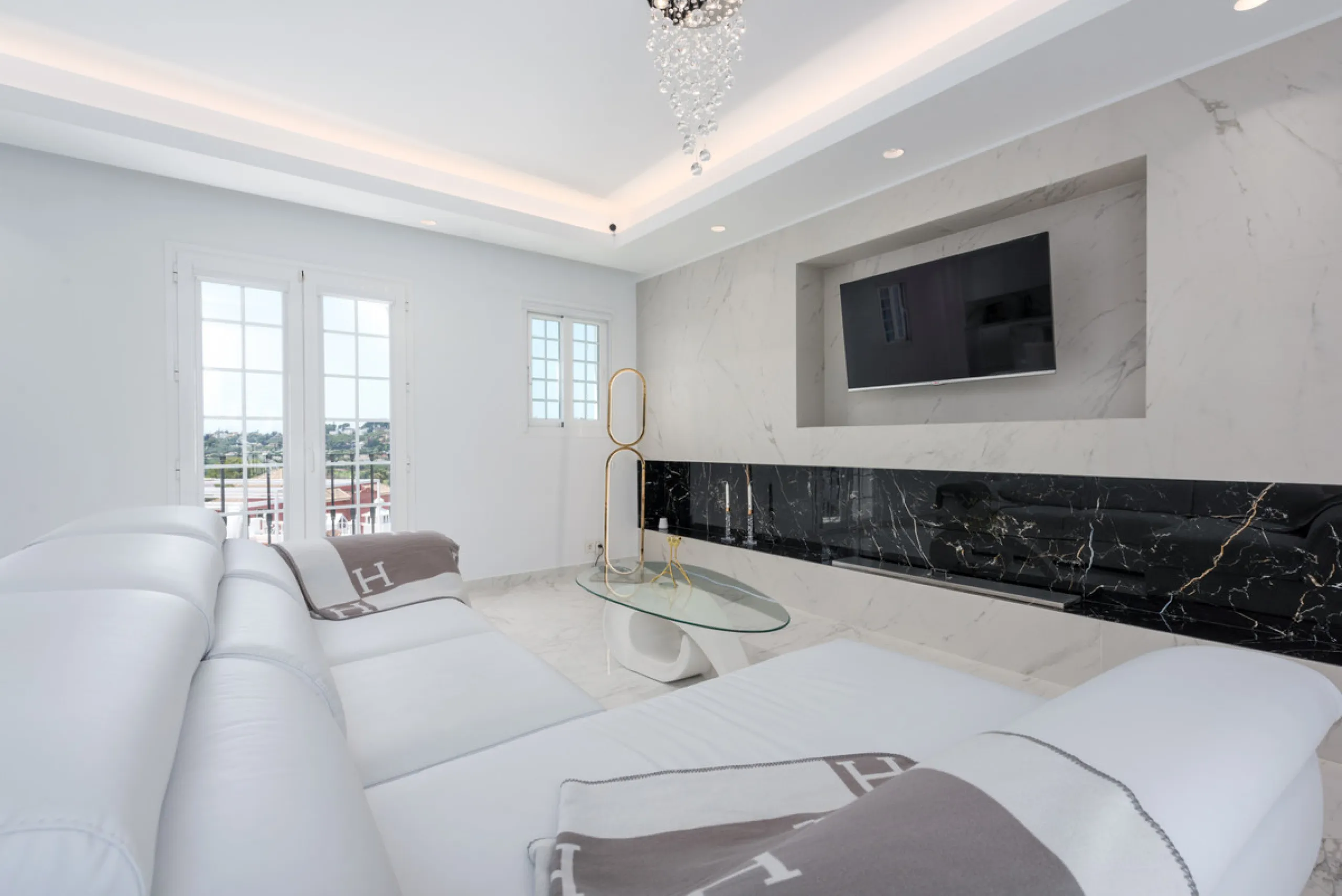 EXCLUSIVE – Luxury 3-Bedroom Townhouse with Sea, Golf and Mountain Views