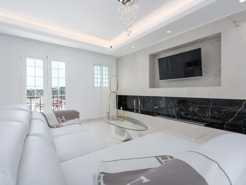 EXCLUSIVE – Luxury 3-Bedroom Townhouse with Sea, Golf and Mountain Views