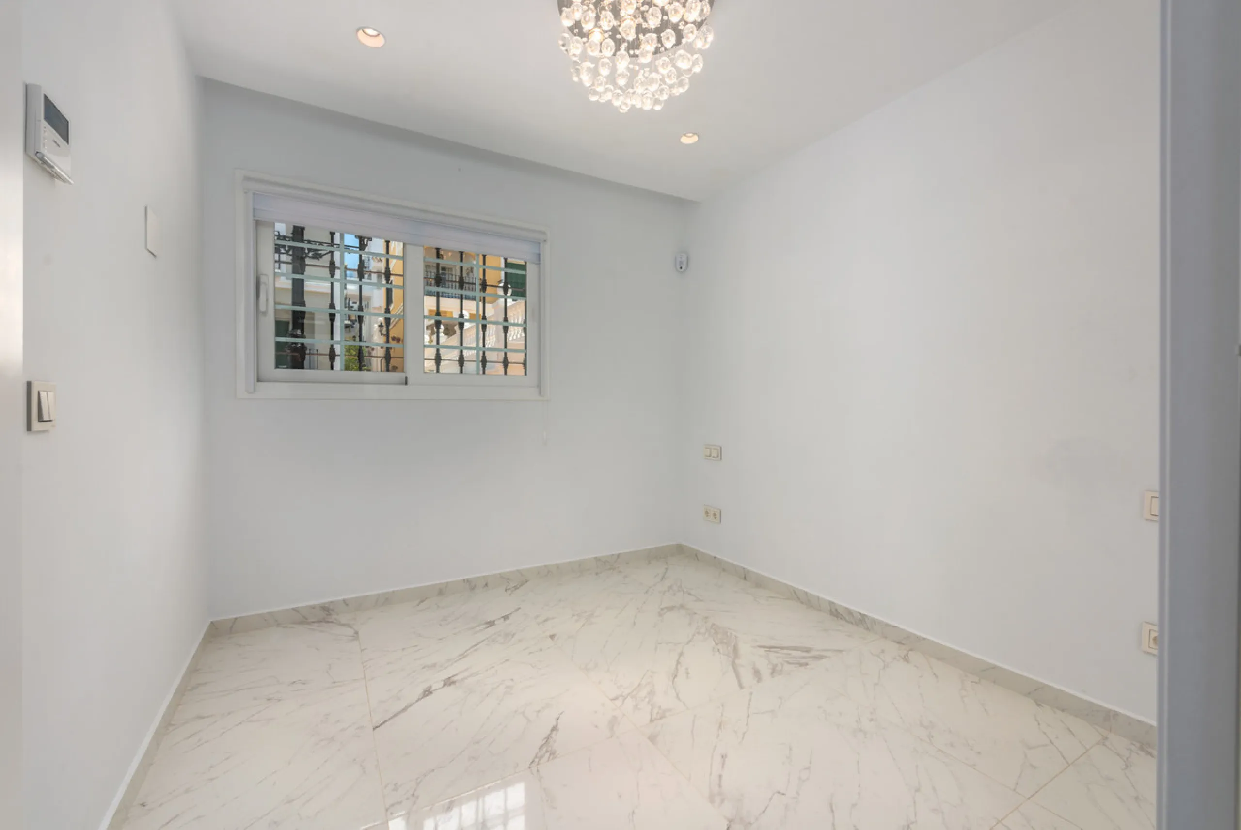 EXCLUSIVE – Luxury 3-Bedroom Townhouse with Sea, Golf and Mountain Views