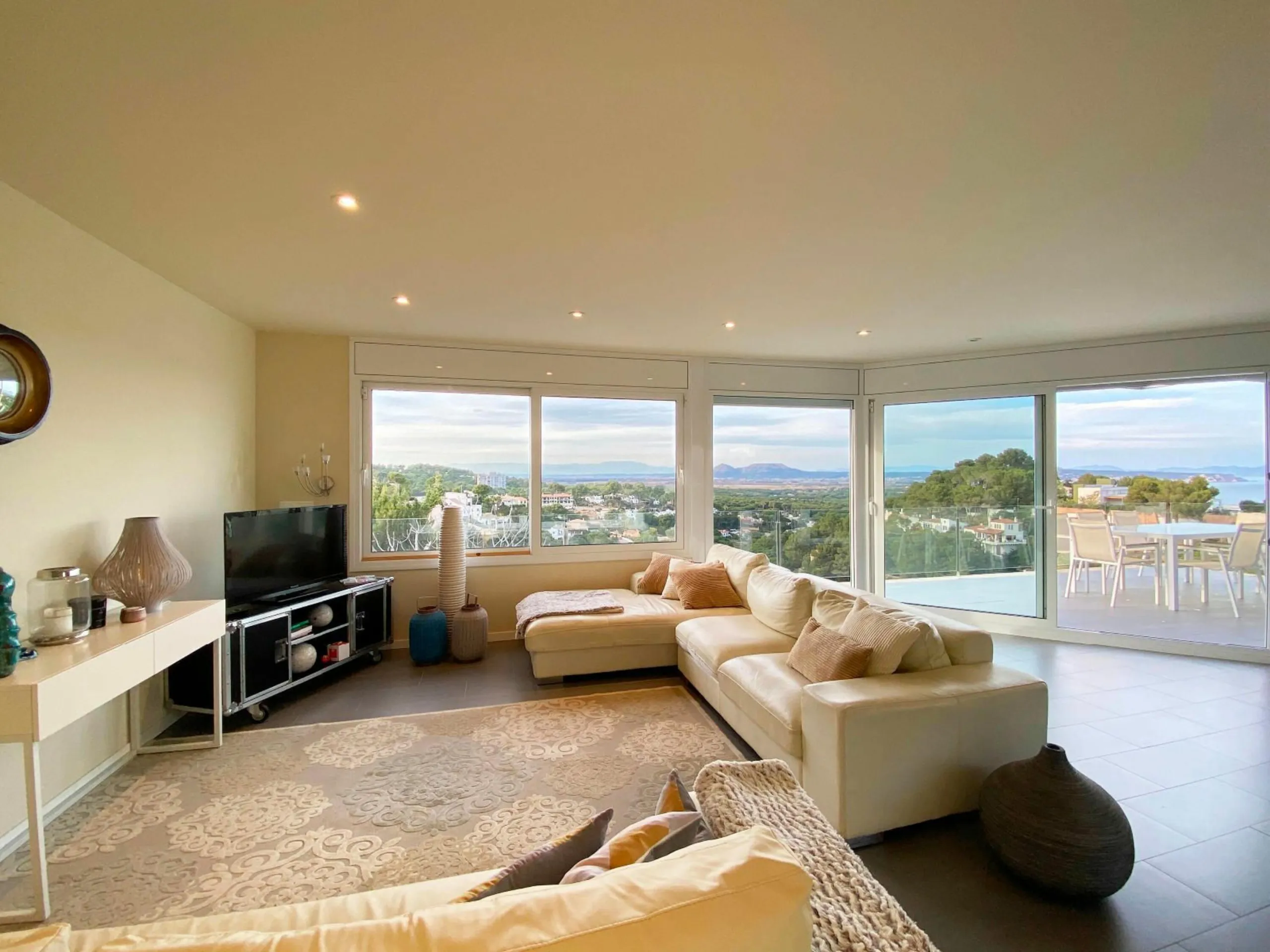 Modern Home in Begur, Just Minutes from Pals and Sa Riera Beaches, Costa Brava