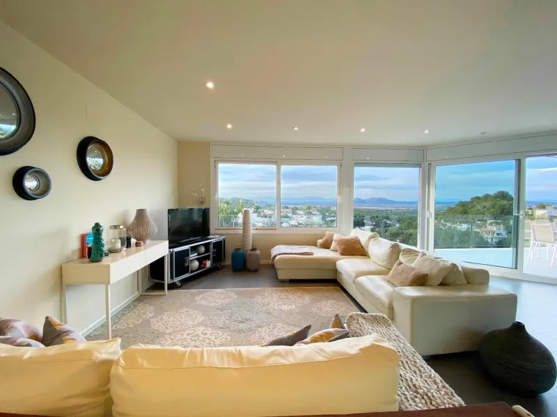 Modern Home in Begur, Just Minutes from Pals and Sa Riera Beaches, Costa Brava
