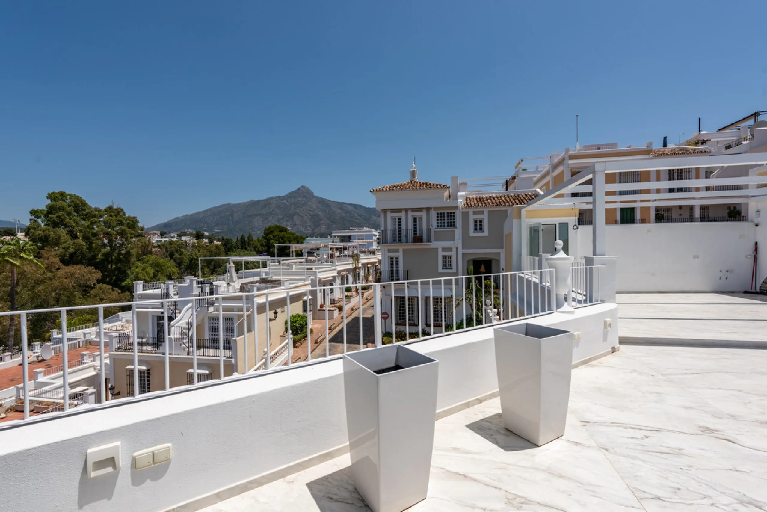 EXCLUSIVE – Luxury 3-Bedroom Townhouse with Sea, Golf and Mountain Views