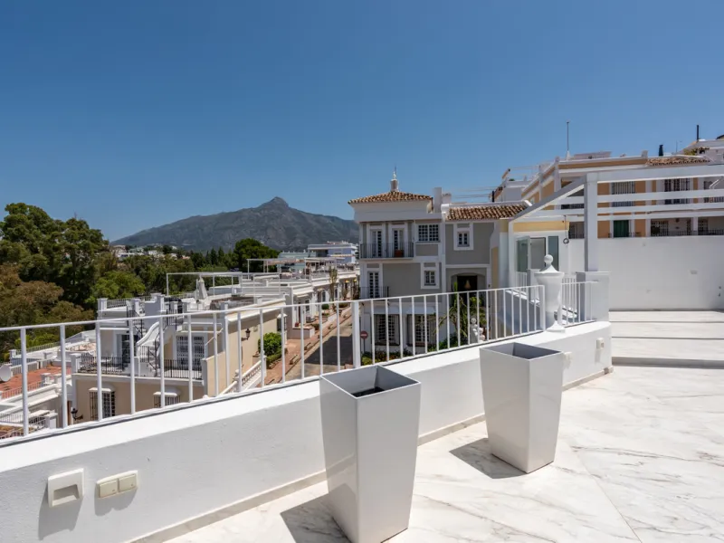 EXCLUSIVE – Luxury 3-Bedroom Townhouse with Sea, Golf and Mountain Views