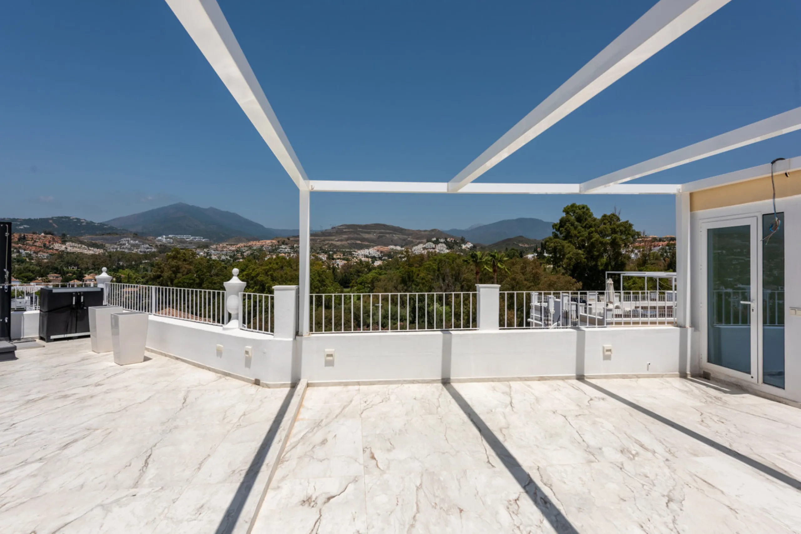 EXCLUSIVE – Luxury 3-Bedroom Townhouse with Sea, Golf and Mountain Views