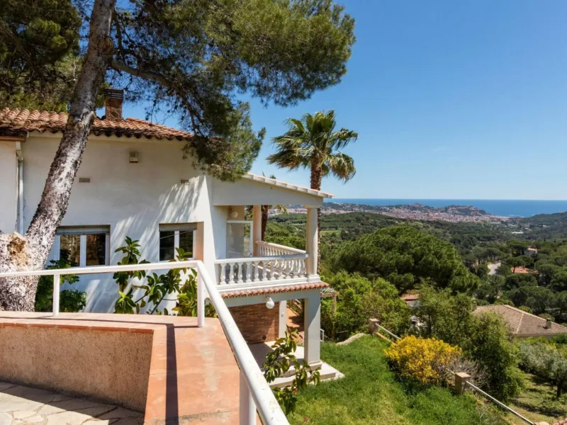 Charming House in the Casa Nova Residential Area in Sant Feliu de Guíxols, Costa Brava