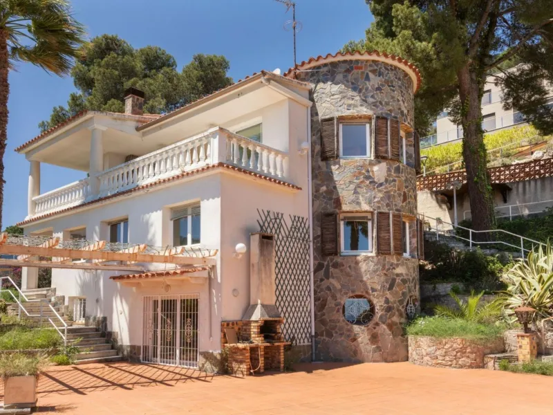 Charming House in the Casa Nova Residential Area in Sant Feliu de Guíxols, Costa Brava