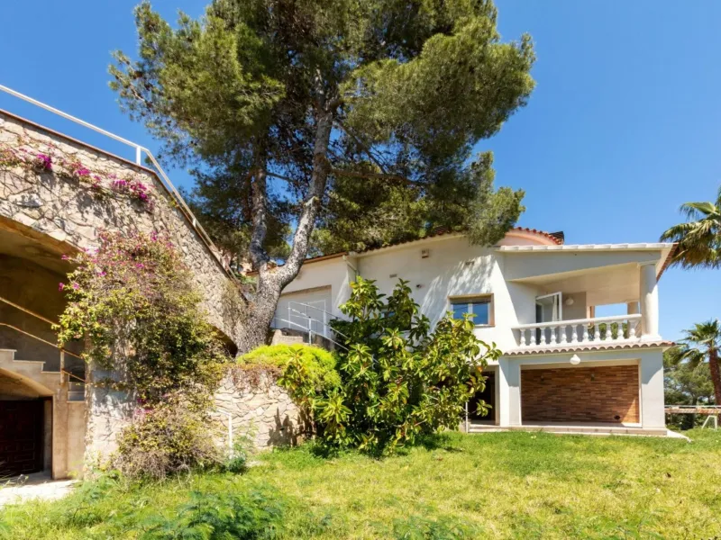 Charming House in the Casa Nova Residential Area in Sant Feliu de Guíxols, Costa Brava