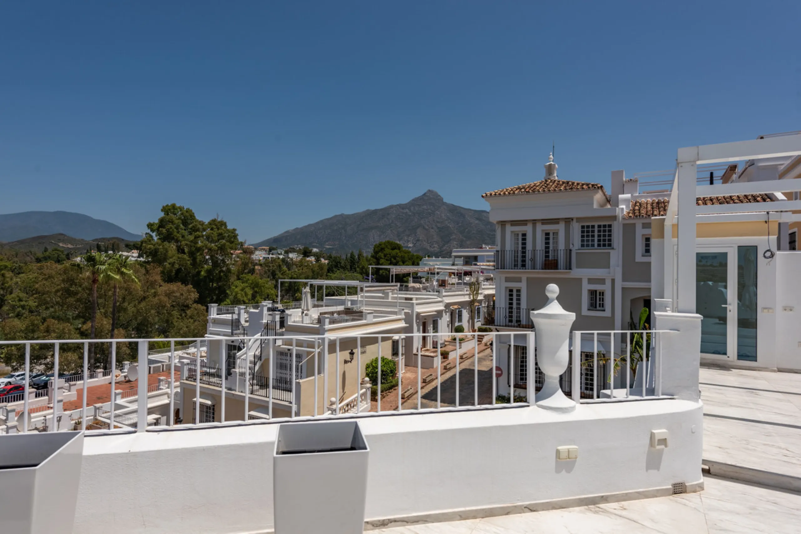 EXCLUSIVE – Luxury 3-Bedroom Townhouse with Sea, Golf and Mountain Views