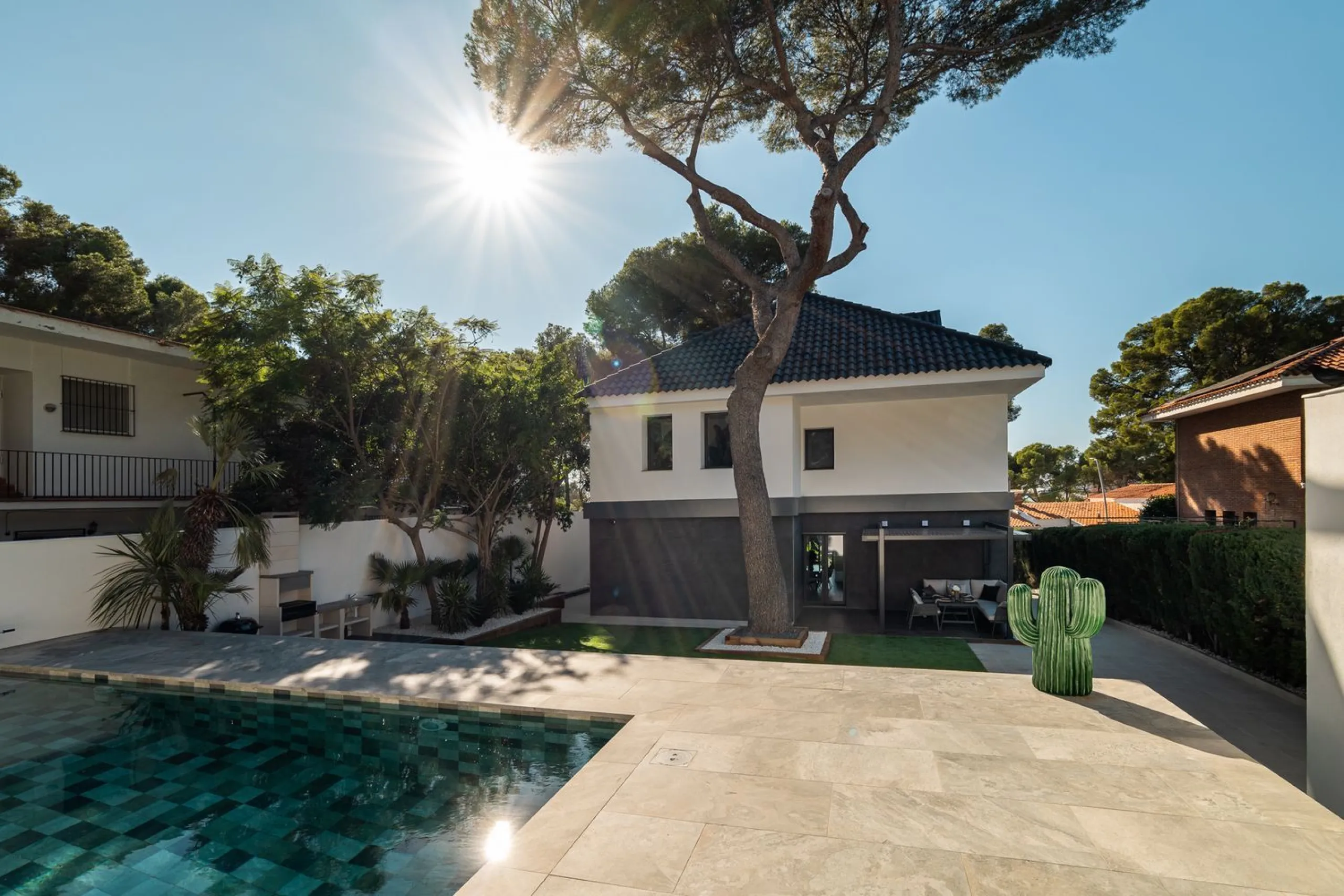 Moderne Villa im Neubau mit Meerblick in Bellamar, Castelldefels