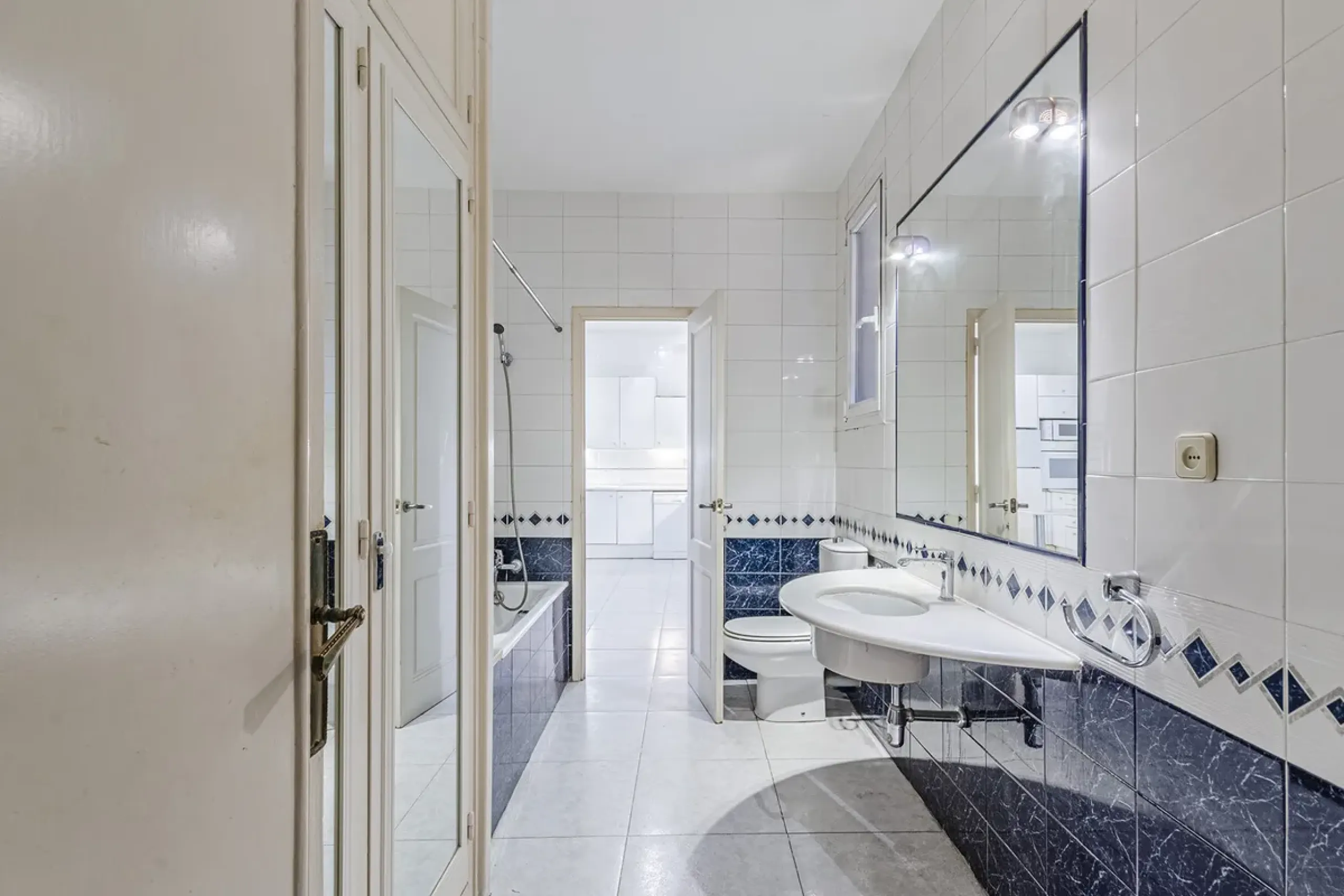 Elegant Catalan Modernist Apartment in the Prestigious Eixample Dreta District, Barcelona