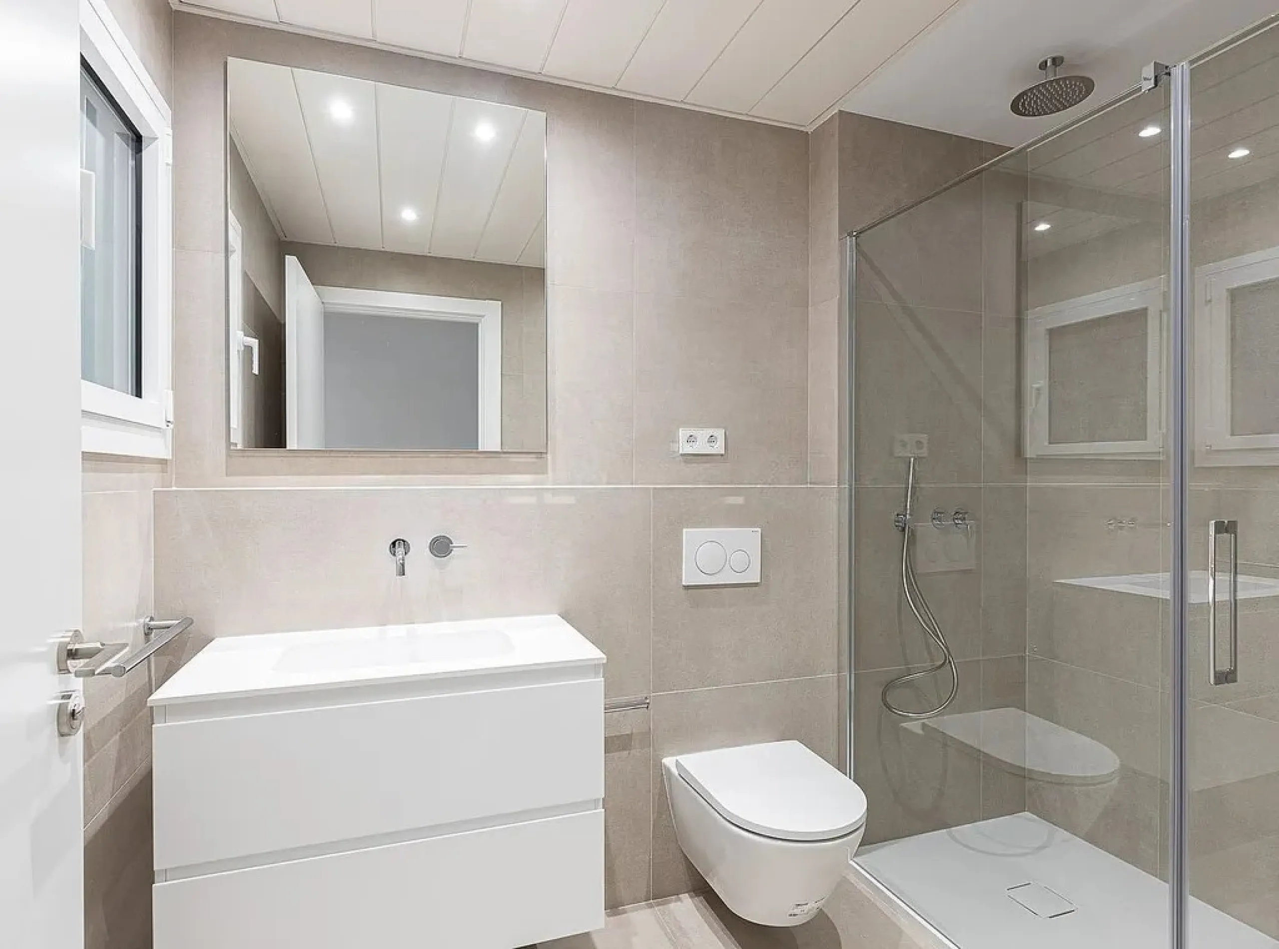 Renovated Stylish Apartments on Diagonal Street, Barcelona