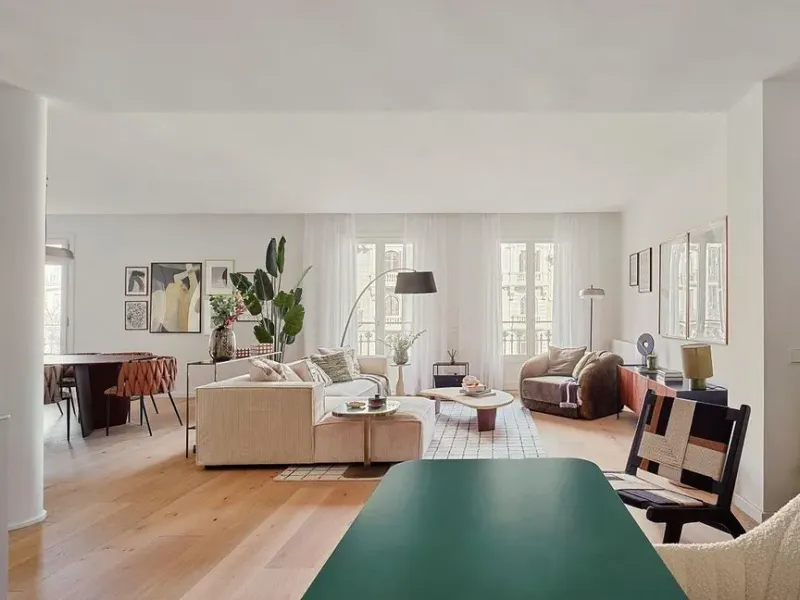 Renovated flats in the centre on Rambla Catalunya, Barcelona