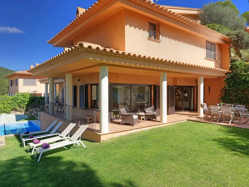 Villa with pool for holidays in Tamariu, Costa Brava