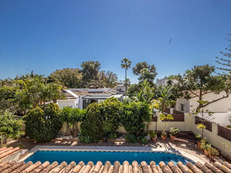 Charming Beachside Bungalow with Renovation Potential in Carib Playa