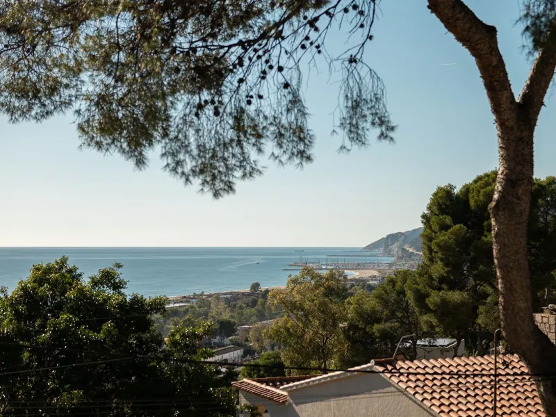Moderne Villa im Neubau mit Meerblick in Bellamar, Castelldefels