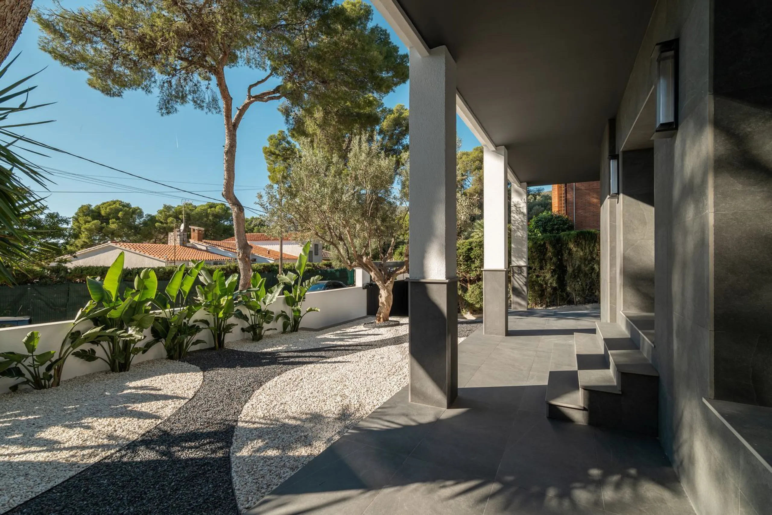 Moderne Villa im Neubau mit Meerblick in Bellamar, Castelldefels