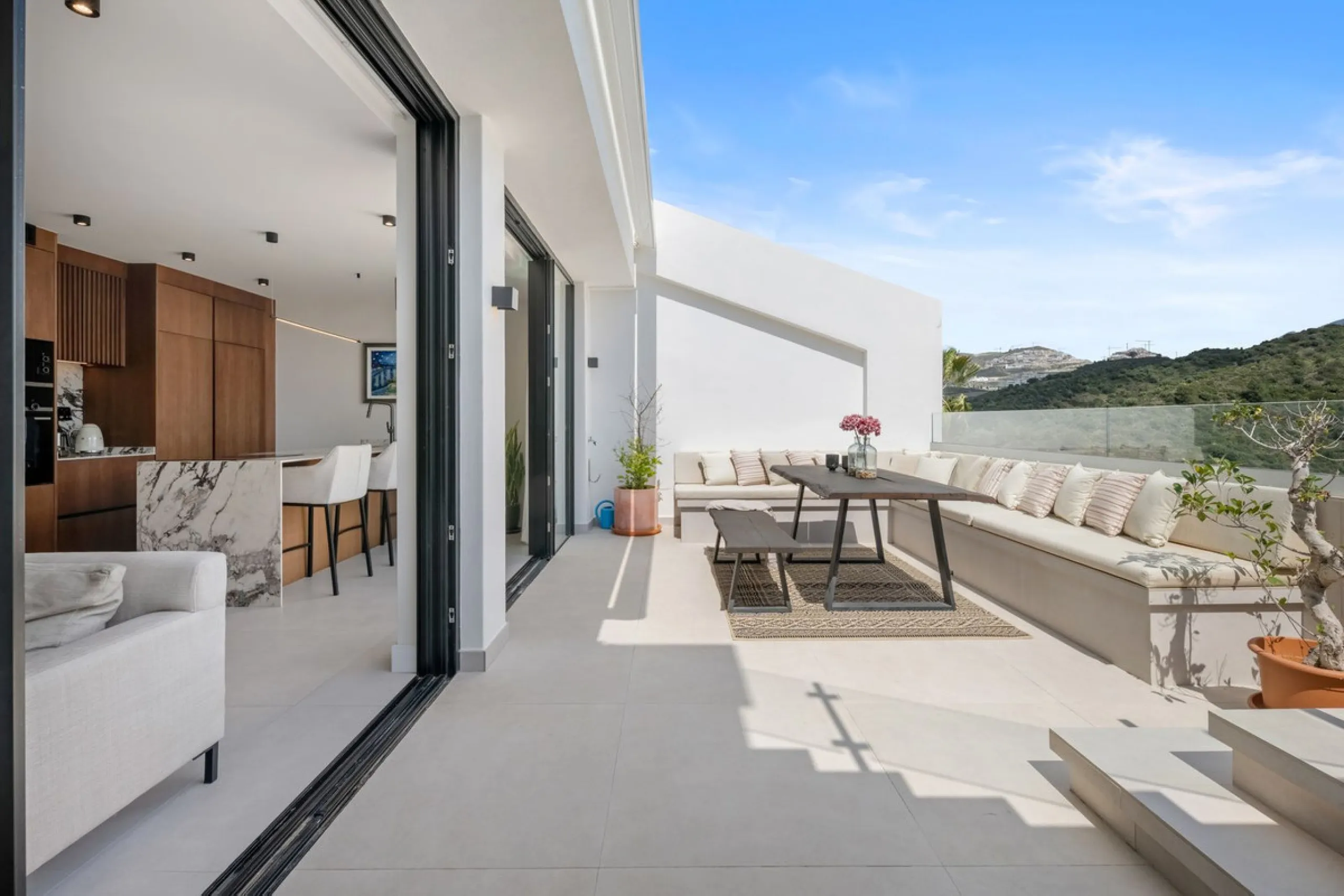 Nestled in a quiet residential area of La Quinta, this exquisitely renovated two-bedroom penthouse blends contemporary elegance with comfort and panoramic scenery. Just moments from the renowned La Quinta Golf Club, along with a 5-star spa and a state-of-