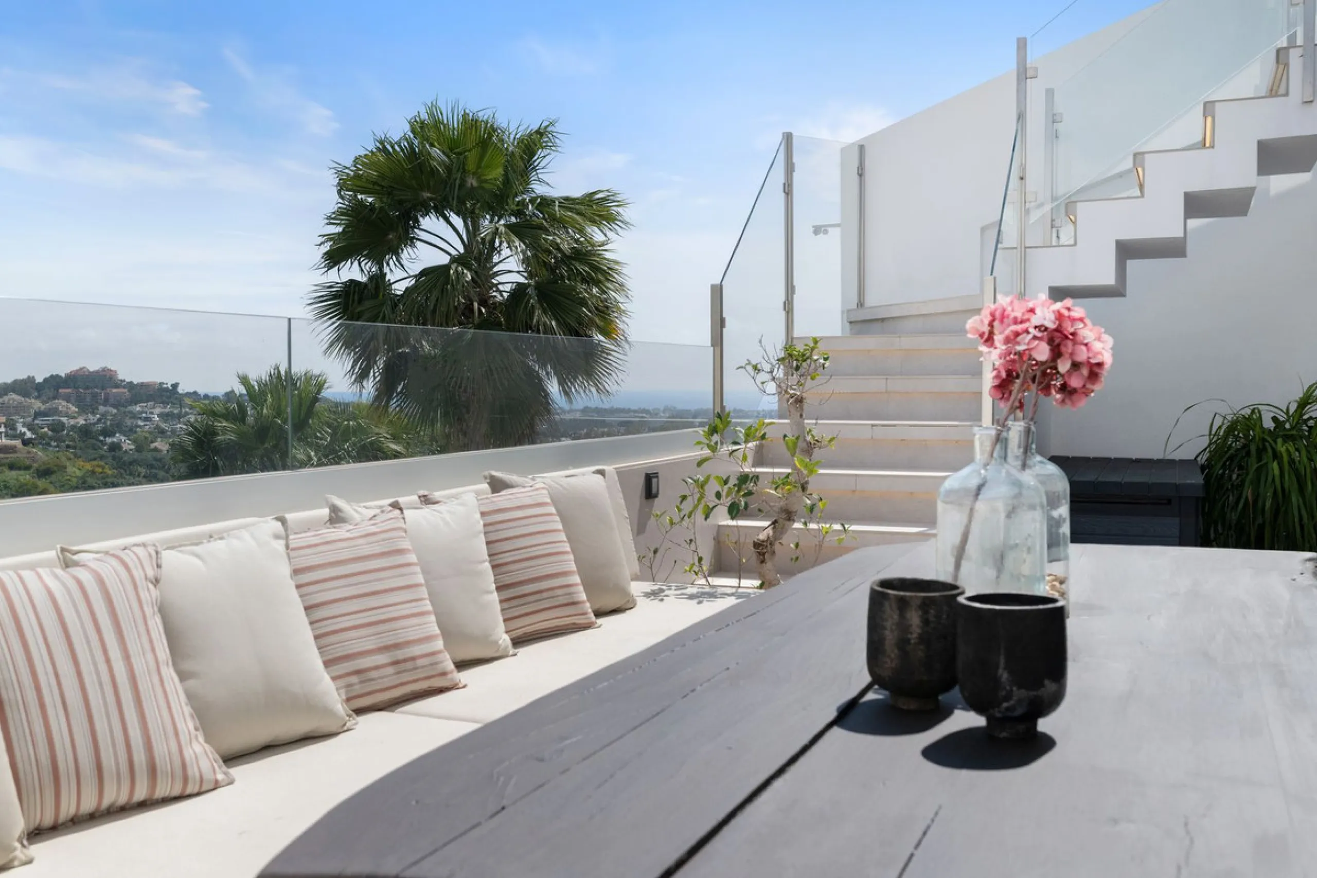 Nestled in a quiet residential area of La Quinta, this exquisitely renovated two-bedroom penthouse blends contemporary elegance with comfort and panoramic scenery. Just moments from the renowned La Quinta Golf Club, along with a 5-star spa and a state-of-
