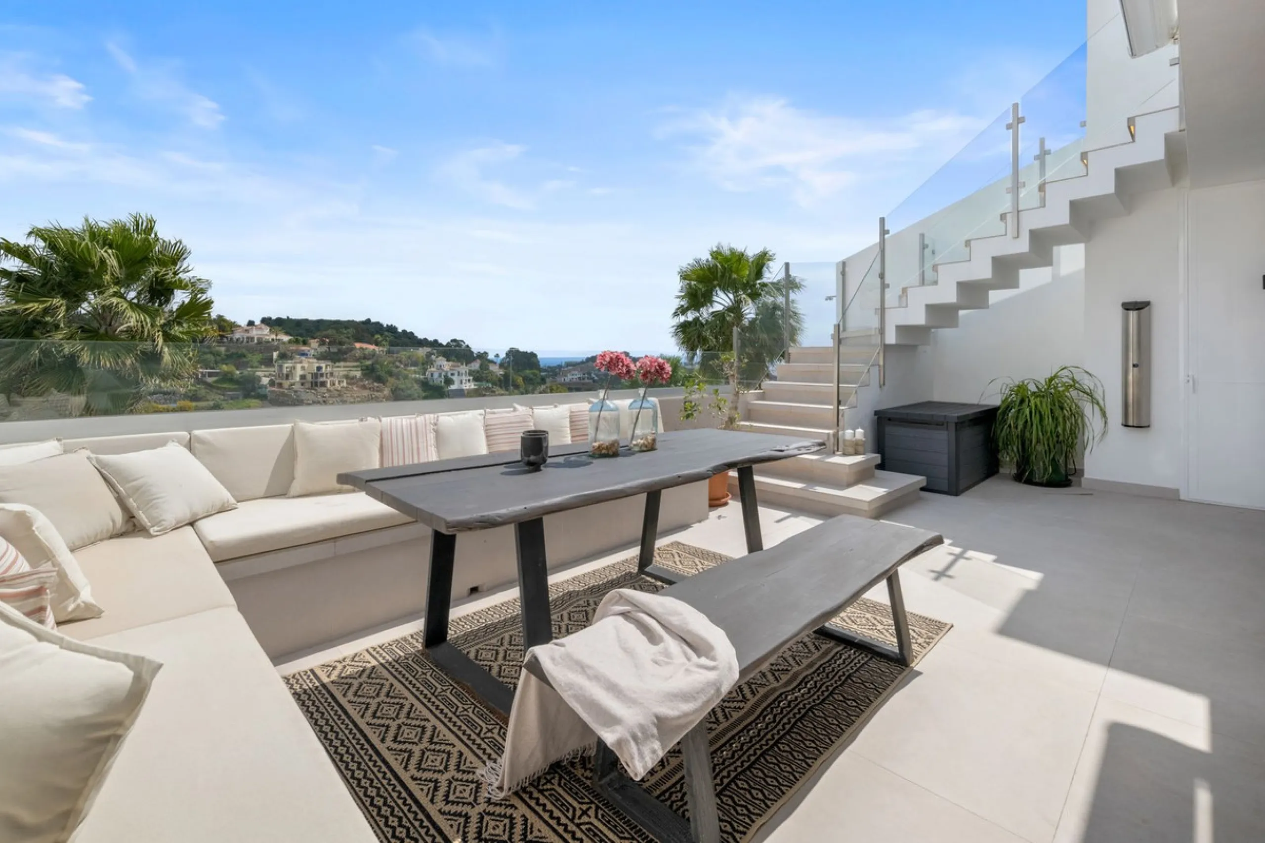 Nestled in a quiet residential area of La Quinta, this exquisitely renovated two-bedroom penthouse blends contemporary elegance with comfort and panoramic scenery. Just moments from the renowned La Quinta Golf Club, along with a 5-star spa and a state-of-