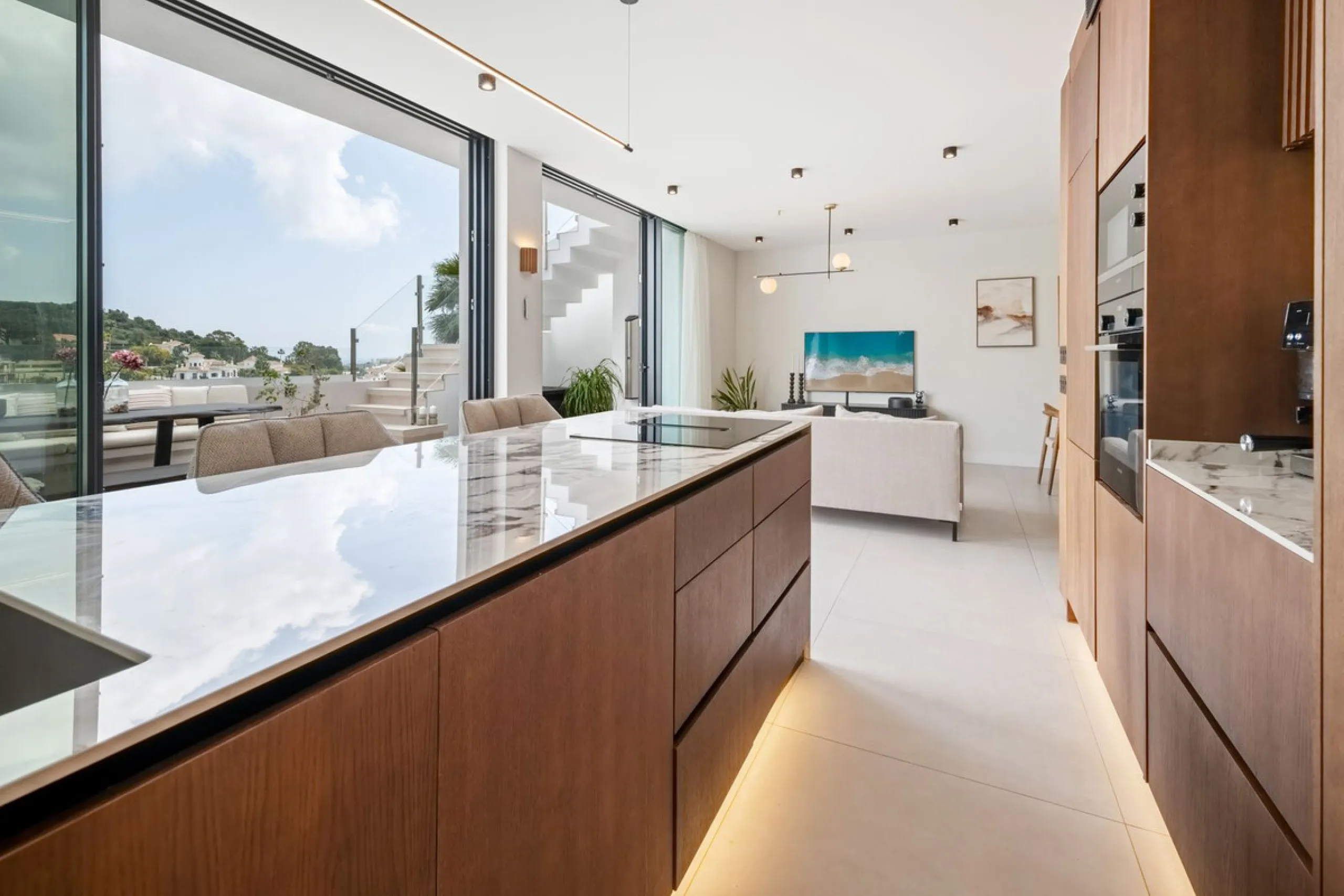 Nestled in a quiet residential area of La Quinta, this exquisitely renovated two-bedroom penthouse blends contemporary elegance with comfort and panoramic scenery. Just moments from the renowned La Quinta Golf Club, along with a 5-star spa and a state-of-