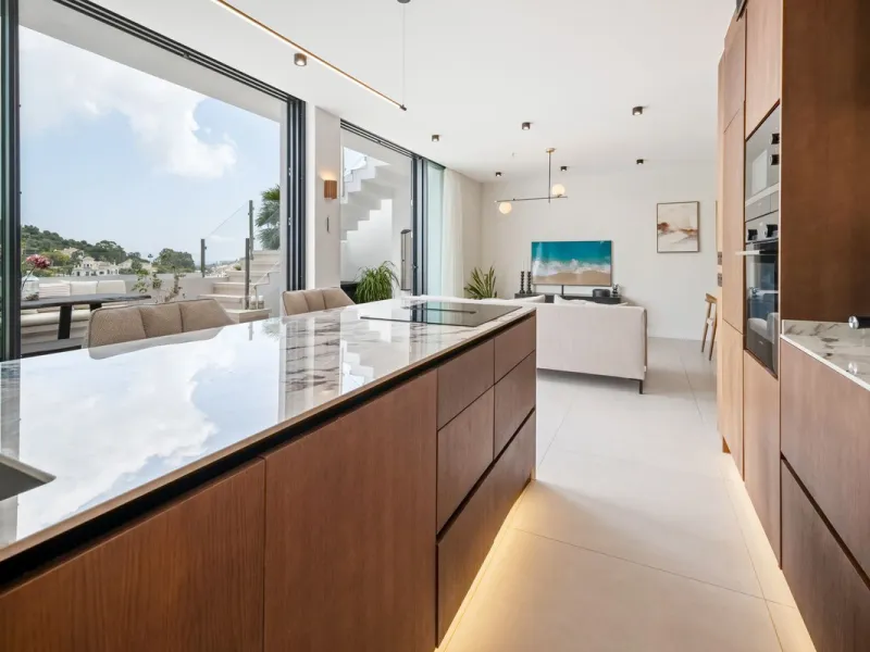 Nestled in a quiet residential area of La Quinta, this exquisitely renovated two-bedroom penthouse blends contemporary elegance with comfort and panoramic scenery. Just moments from the renowned La Quinta Golf Club, along with a 5-star spa and a state-of-
