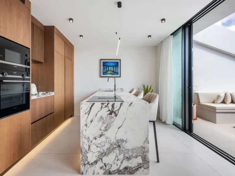 Nestled in a quiet residential area of La Quinta, this exquisitely renovated two-bedroom penthouse blends contemporary elegance with comfort and panoramic scenery. Just moments from the renowned La Quinta Golf Club, along with a 5-star spa and a state-of-