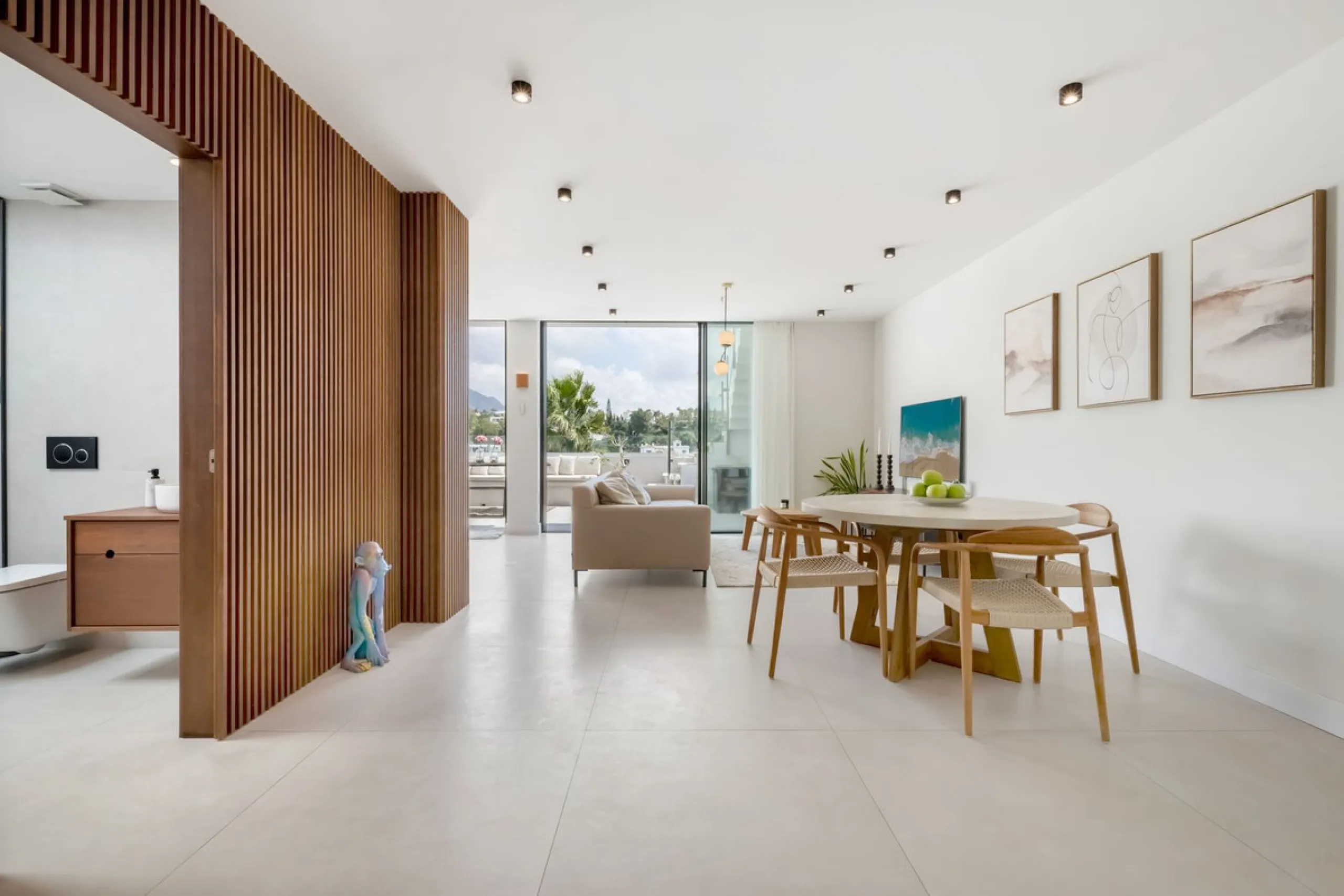 Nestled in a quiet residential area of La Quinta, this exquisitely renovated two-bedroom penthouse blends contemporary elegance with comfort and panoramic scenery. Just moments from the renowned La Quinta Golf Club, along with a 5-star spa and a state-of-