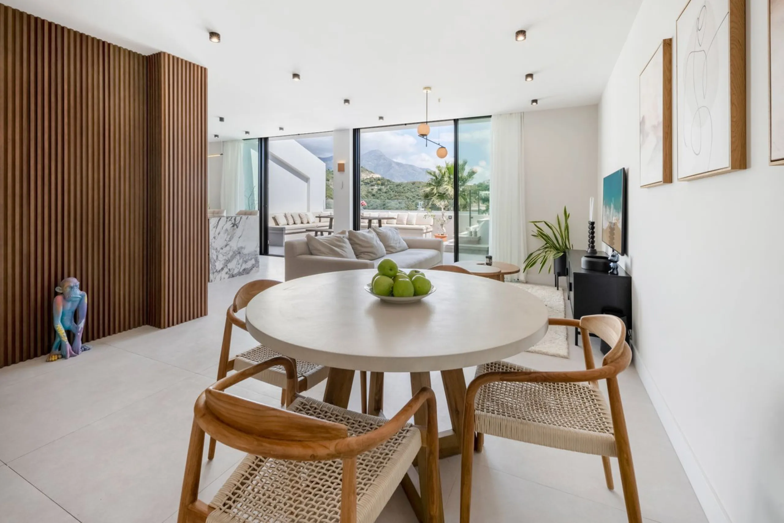 Nestled in a quiet residential area of La Quinta, this exquisitely renovated two-bedroom penthouse blends contemporary elegance with comfort and panoramic scenery. Just moments from the renowned La Quinta Golf Club, along with a 5-star spa and a state-of-