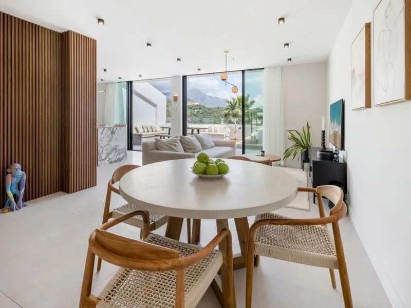 Nestled in a quiet residential area of La Quinta, this exquisitely renovated two-bedroom penthouse blends contemporary elegance with comfort and panoramic scenery. Just moments from the renowned La Quinta Golf Club, along with a 5-star spa and a state-of-