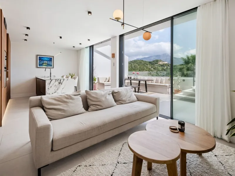 Nestled in a quiet residential area of La Quinta, this exquisitely renovated two-bedroom penthouse blends contemporary elegance with comfort and panoramic scenery. Just moments from the renowned La Quinta Golf Club, along with a 5-star spa and a state-of-