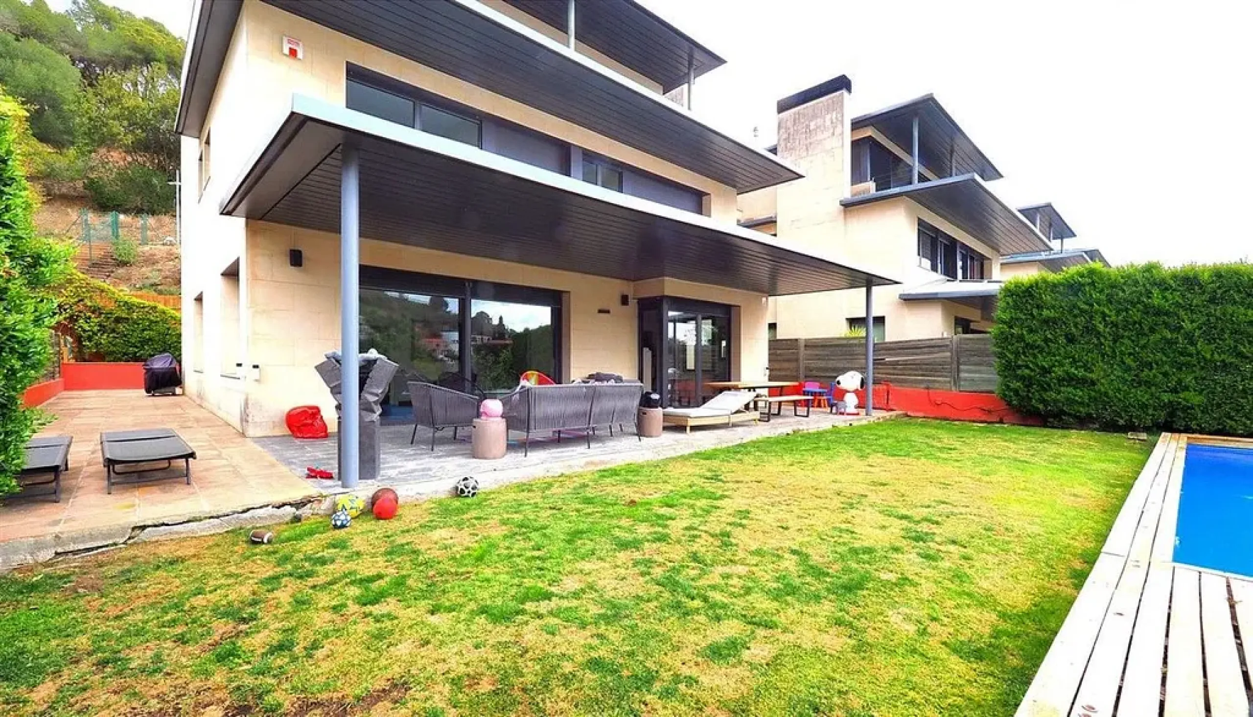 Luxury Villa with Pool in the Prestigious Sarria Area, Barcelona 