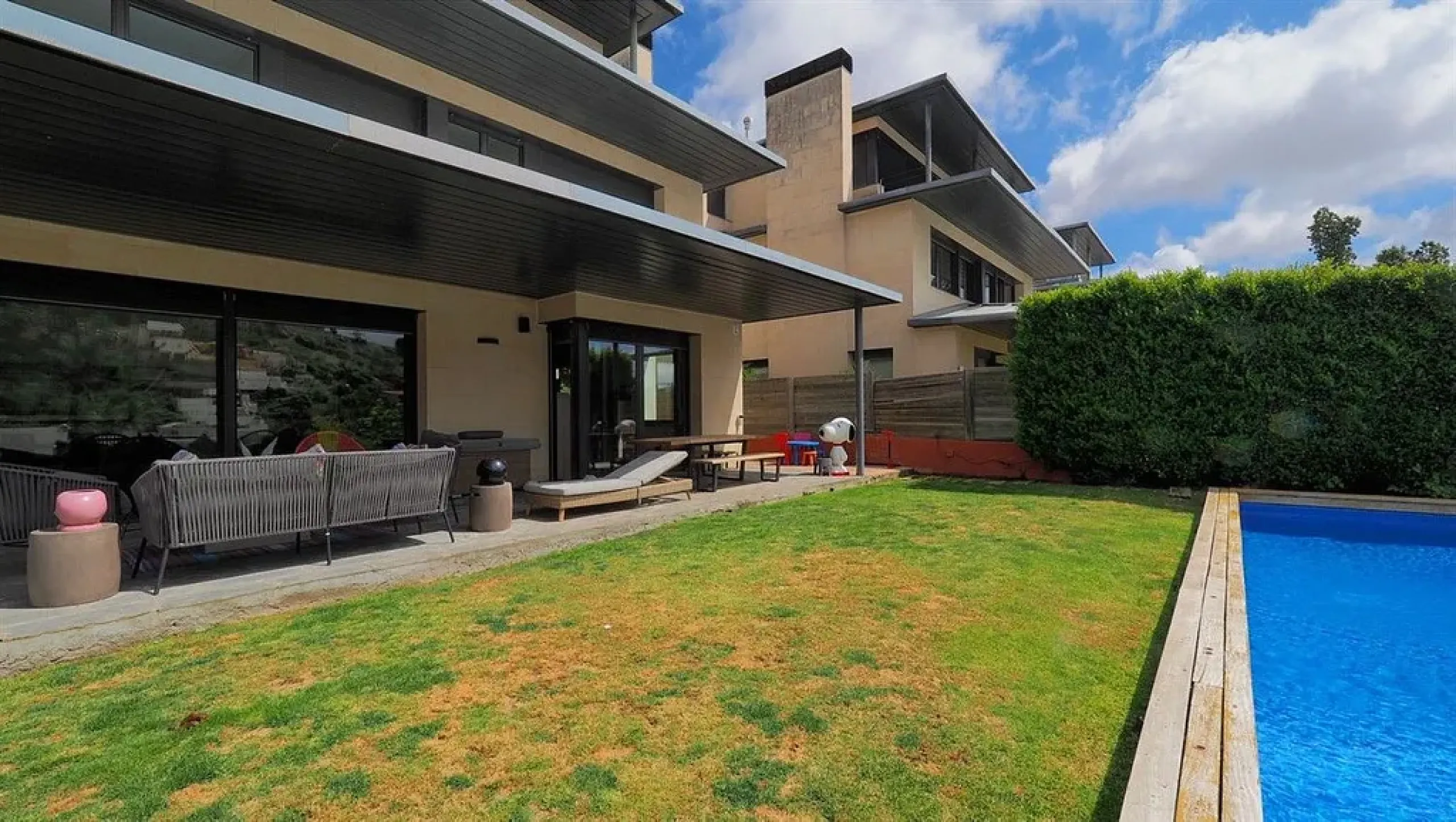 Luxury Villa with Pool in the Prestigious Sarria Area, Barcelona 