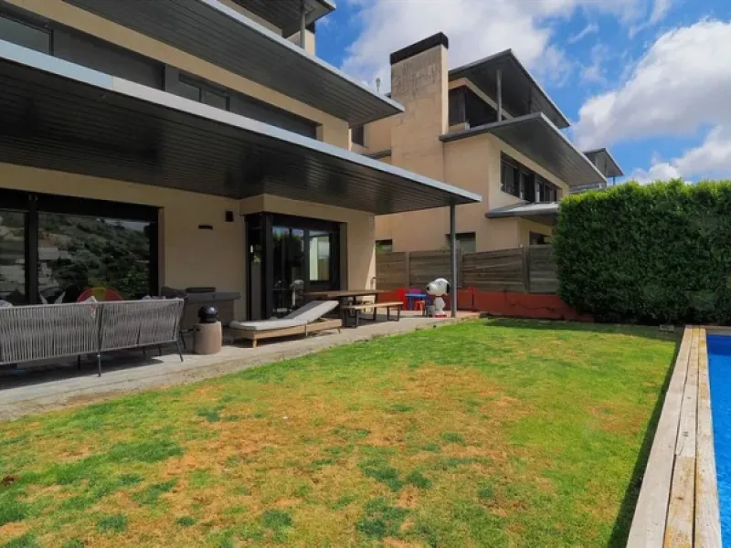 Luxury Villa with Pool in the Prestigious Sarria Area, Barcelona 