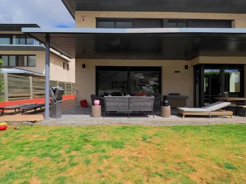 Luxury Villa with Pool in the Prestigious Sarria Area, Barcelona 