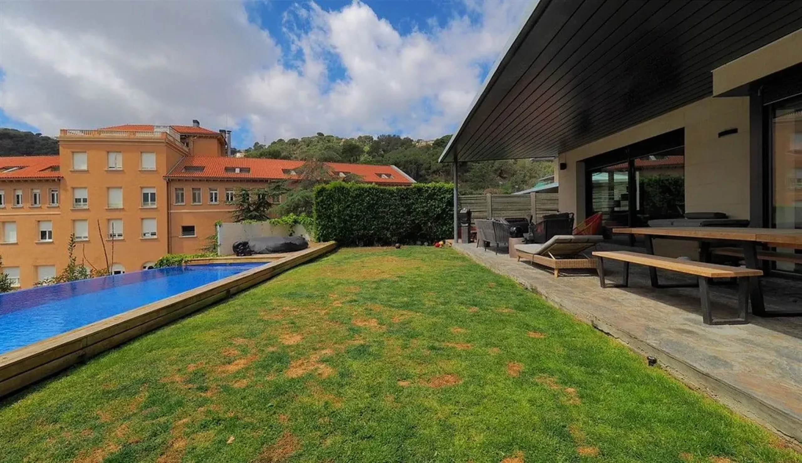 Luxury Villa with Pool in the Prestigious Sarria Area, Barcelona 