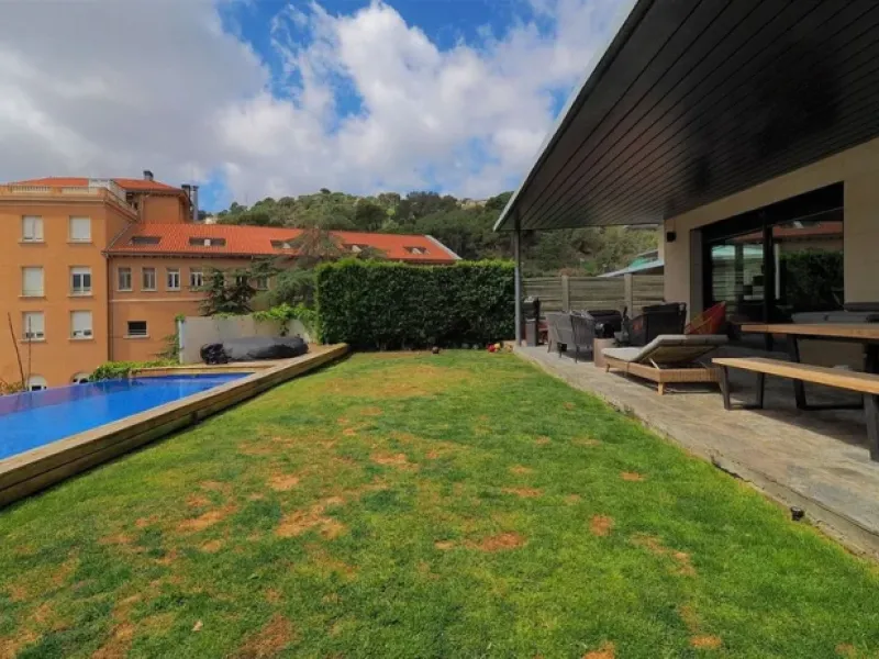 Luxury Villa with Pool in the Prestigious Sarria Area, Barcelona 