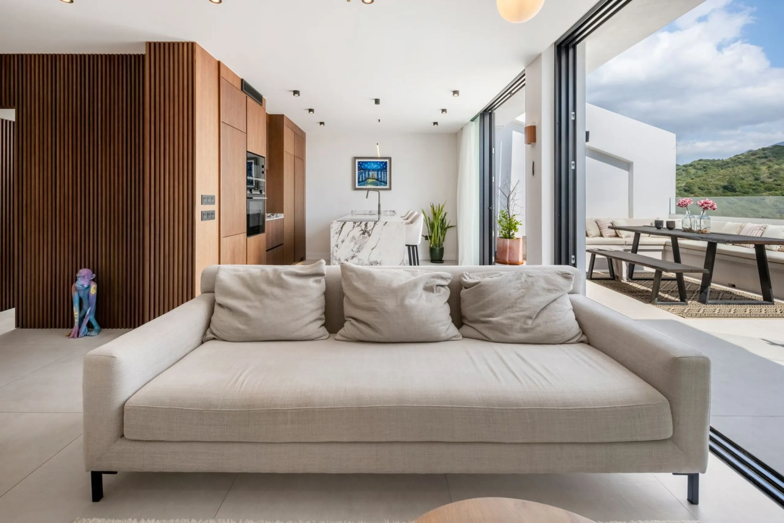 Nestled in a quiet residential area of La Quinta, this exquisitely renovated two-bedroom penthouse blends contemporary elegance with comfort and panoramic scenery. Just moments from the renowned La Quinta Golf Club, along with a 5-star spa and a state-of-