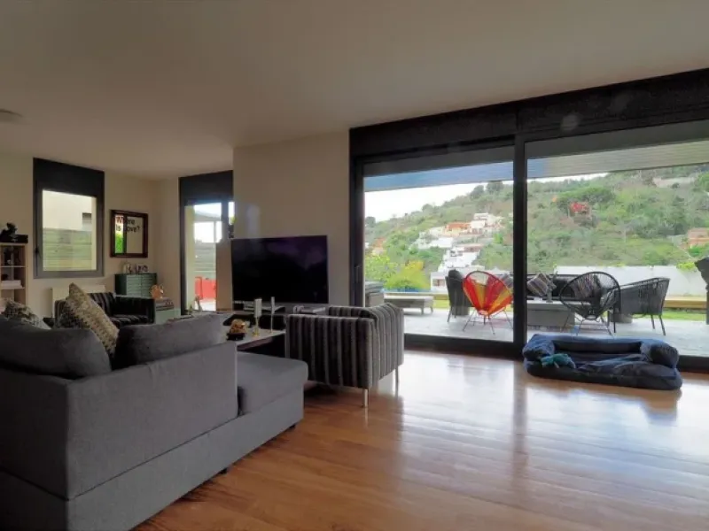 Luxury Villa with Pool in the Prestigious Sarria Area, Barcelona 