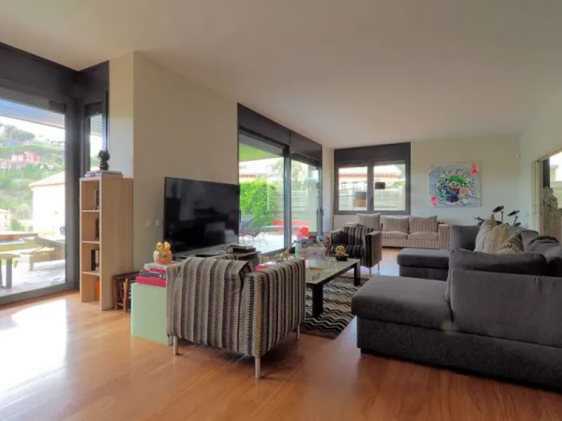 Luxury Villa with Pool in the Prestigious Sarria Area, Barcelona 