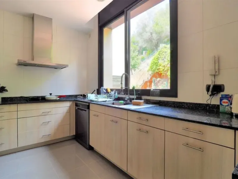 Luxury Villa with Pool in the Prestigious Sarria Area, Barcelona 