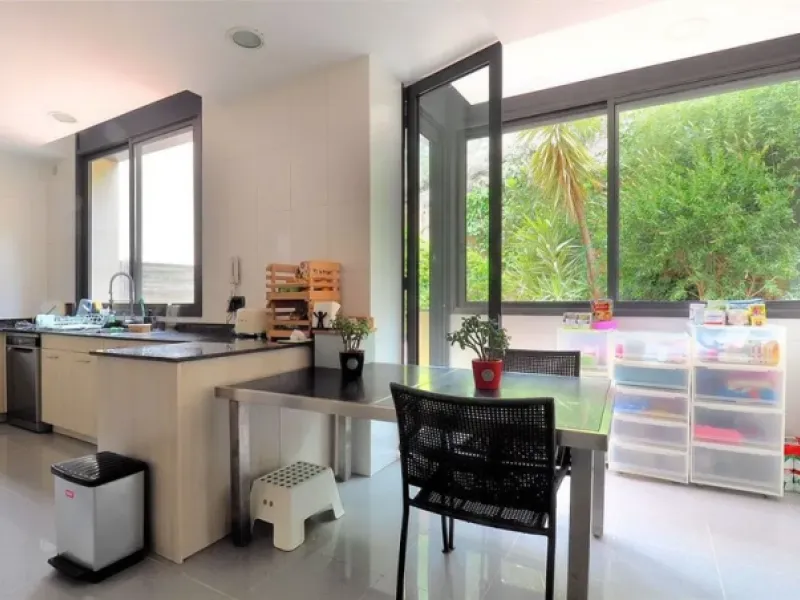 Luxury Villa with Pool in the Prestigious Sarria Area, Barcelona 