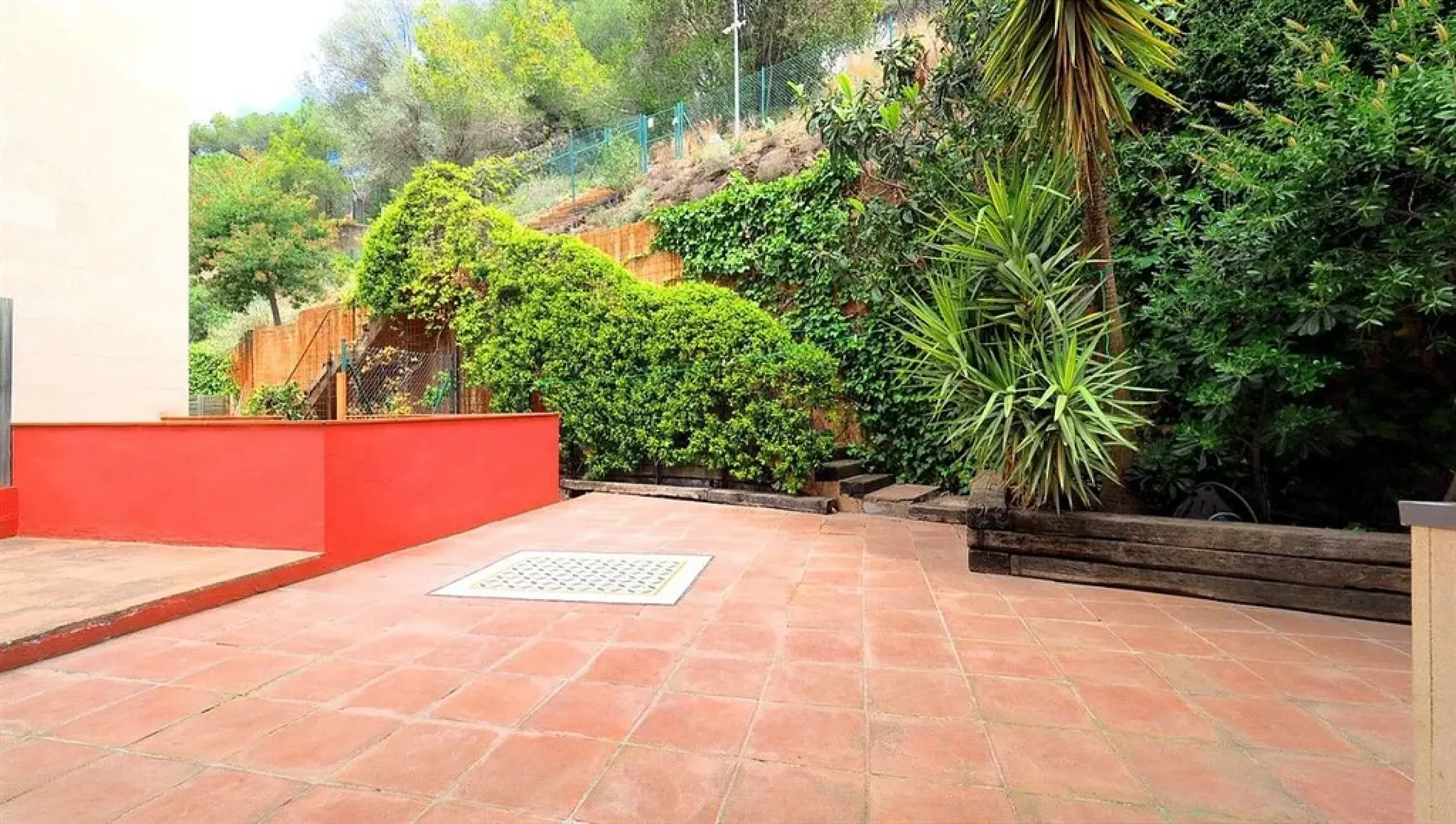 Luxury Villa with Pool in the Prestigious Sarria Area, Barcelona 