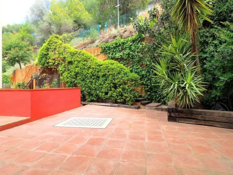 Luxury Villa with Pool in the Prestigious Sarria Area, Barcelona 