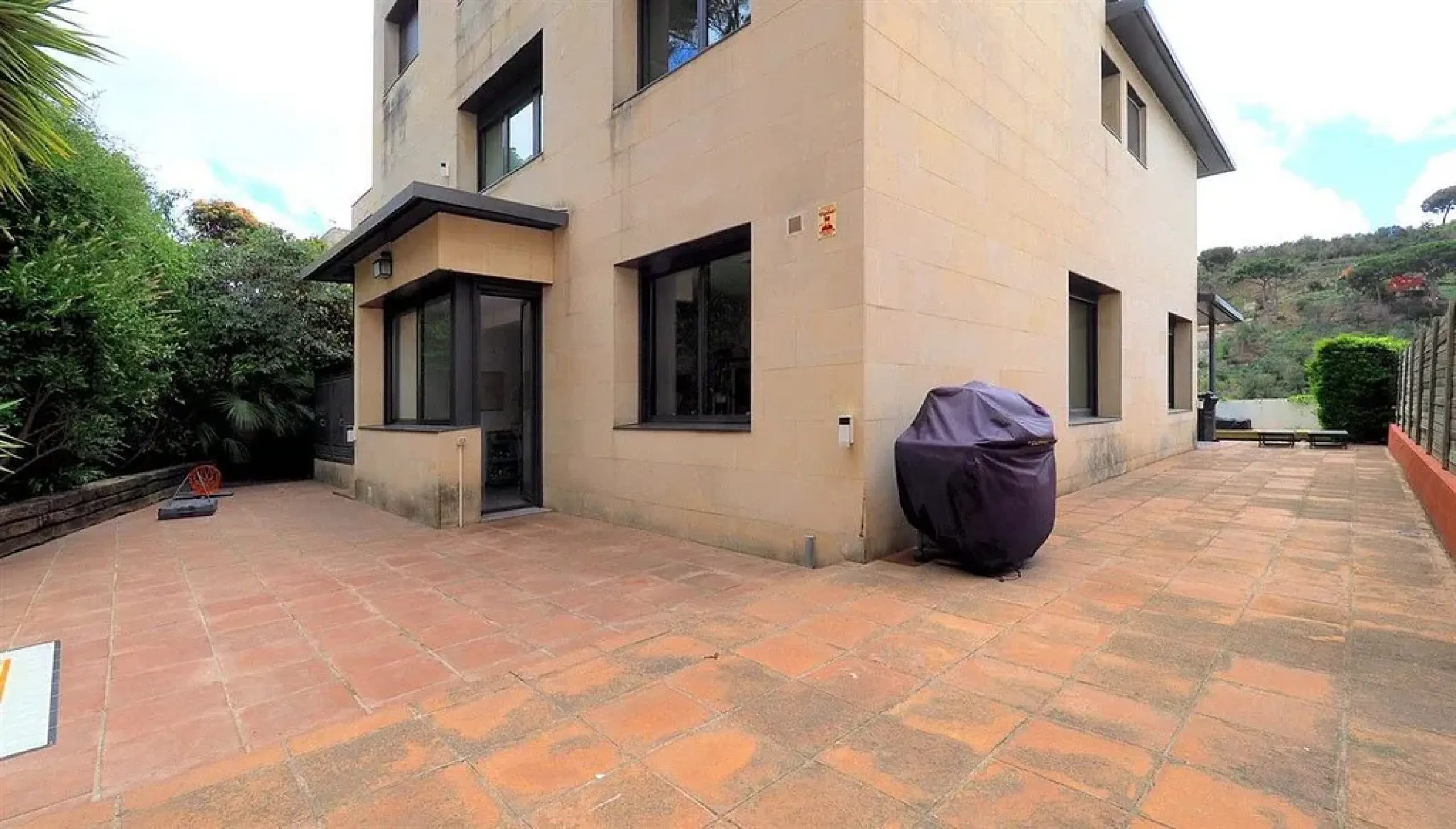 Luxury Villa with Pool in the Prestigious Sarria Area, Barcelona 