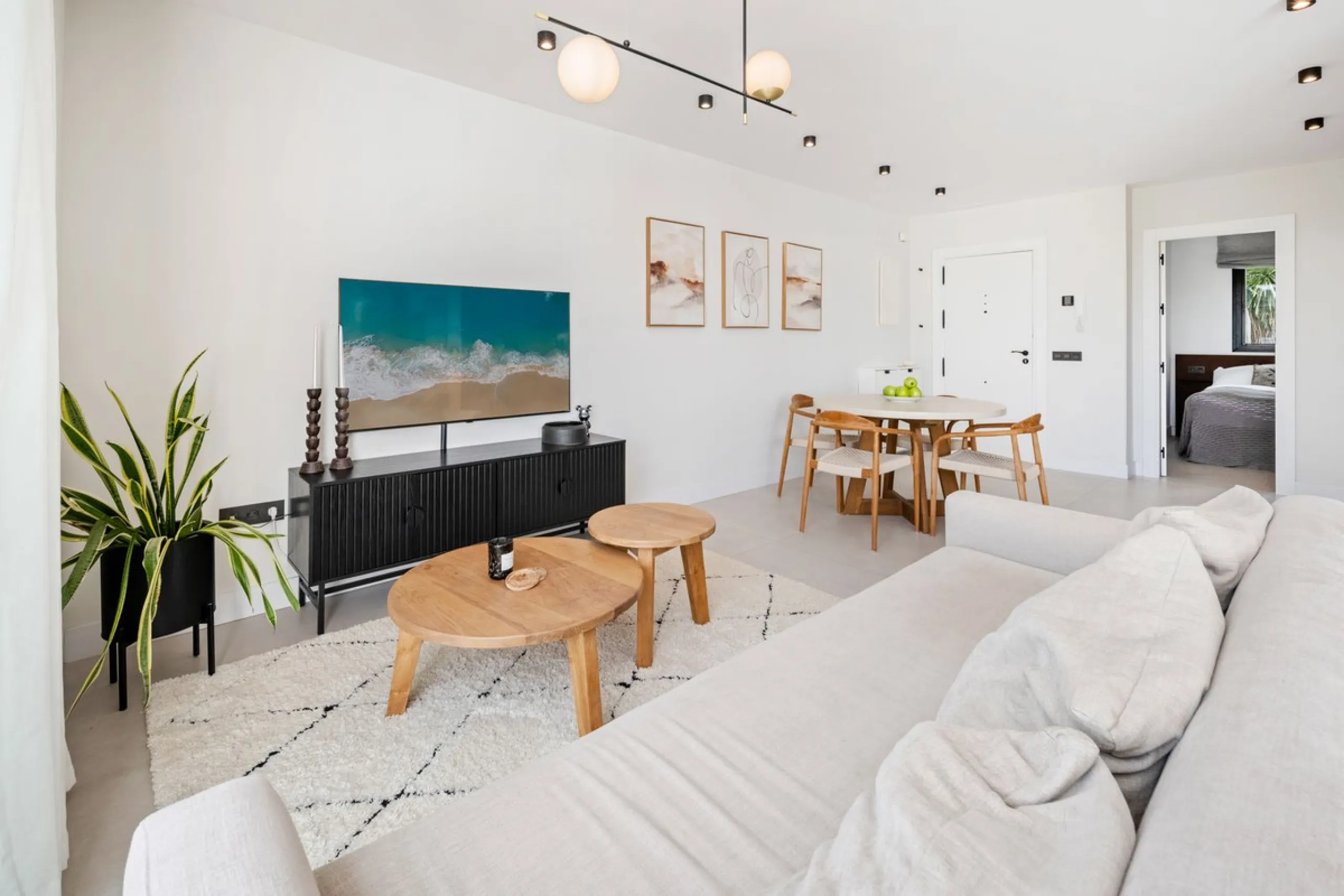Nestled in a quiet residential area of La Quinta, this exquisitely renovated two-bedroom penthouse blends contemporary elegance with comfort and panoramic scenery. Just moments from the renowned La Quinta Golf Club, along with a 5-star spa and a state-of-