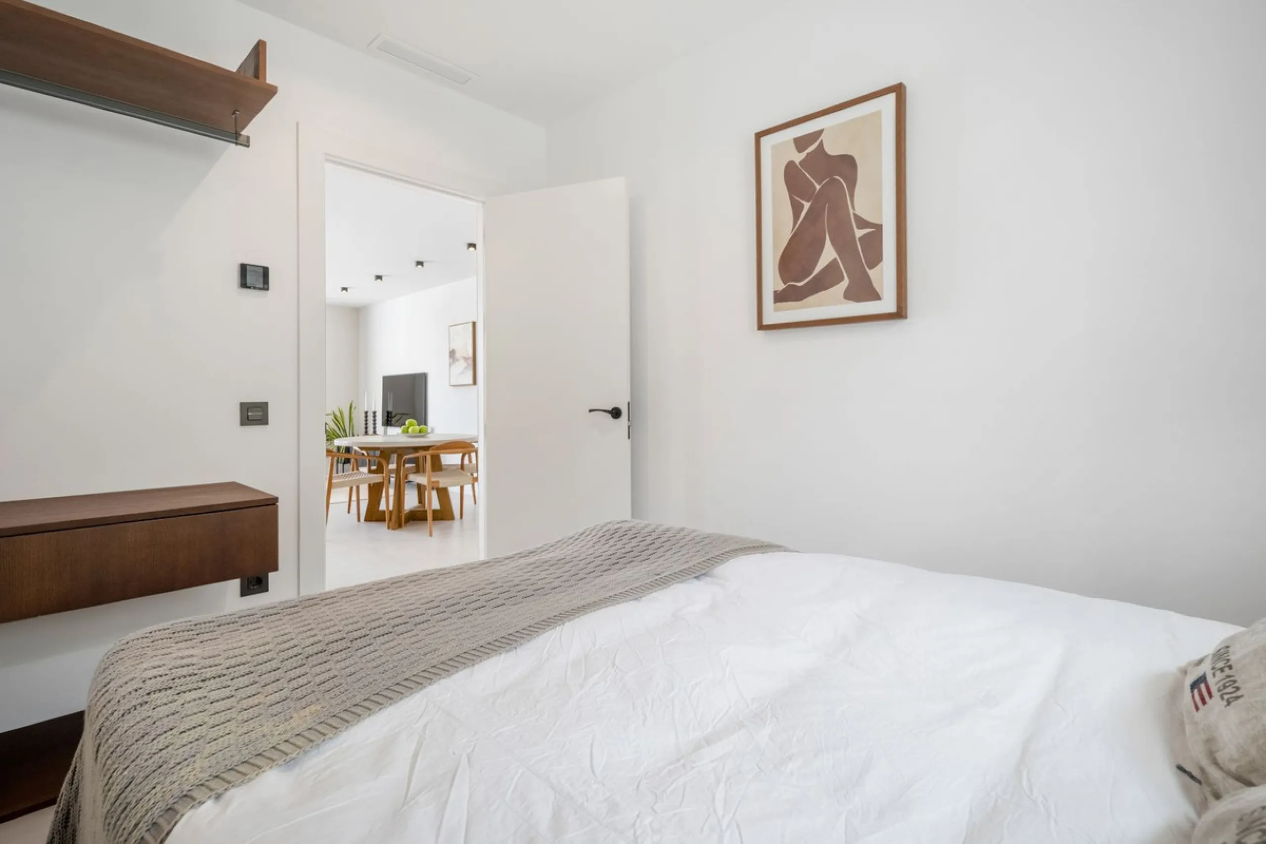 Nestled in a quiet residential area of La Quinta, this exquisitely renovated two-bedroom penthouse blends contemporary elegance with comfort and panoramic scenery. Just moments from the renowned La Quinta Golf Club, along with a 5-star spa and a state-of-