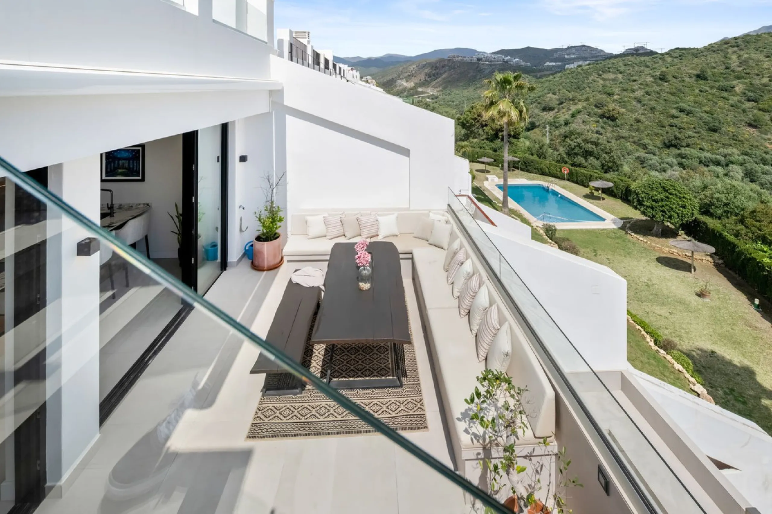 Nestled in a quiet residential area of La Quinta, this exquisitely renovated two-bedroom penthouse blends contemporary elegance with comfort and panoramic scenery. Just moments from the renowned La Quinta Golf Club, along with a 5-star spa and a state-of-
